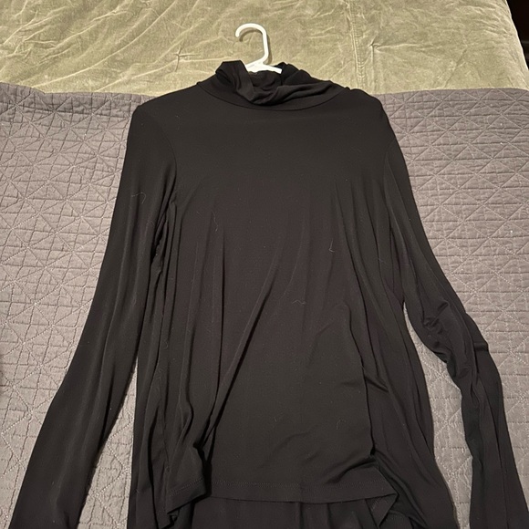 2 relaxed turtle neck shirts - Picture 1 of 3